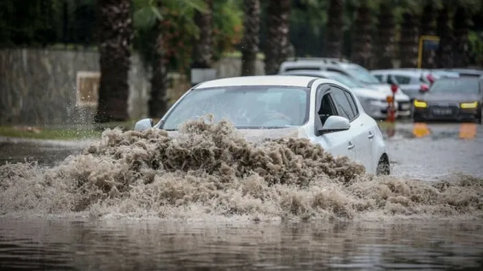 METEOROLOJİ 13 İL İÇİN SEL VE SU BASKINI UYARISI YAPTI