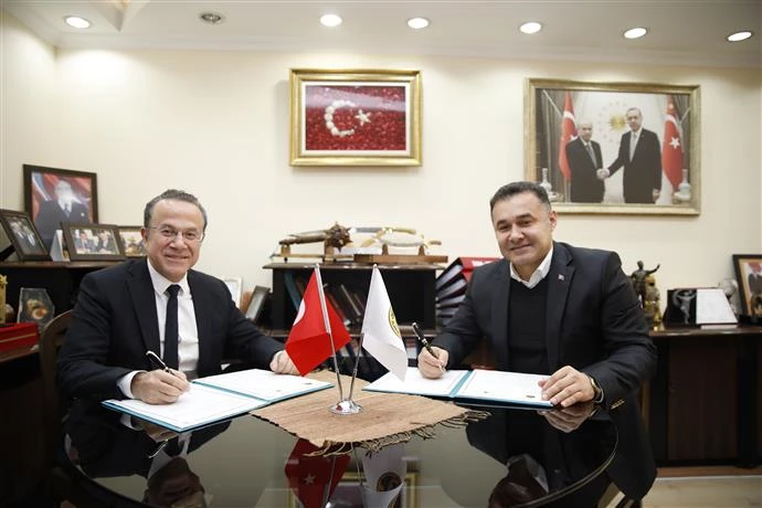 ALANYA BELEDİYESİ İLE ALANYA ÜNİVERSİTESİ’NDEN İŞ BİRLİĞİ - BELEDİYE PERSONELİNE YÜKSEK LİSANS FIRSATI İÇİN İMZALAR ATILDI