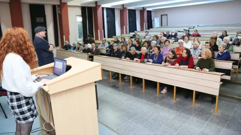 ANTALYA’DAKİ BU ÜNİVERSİTEDEN KİMSE MEZUN OLMAK İSTEMİYOR