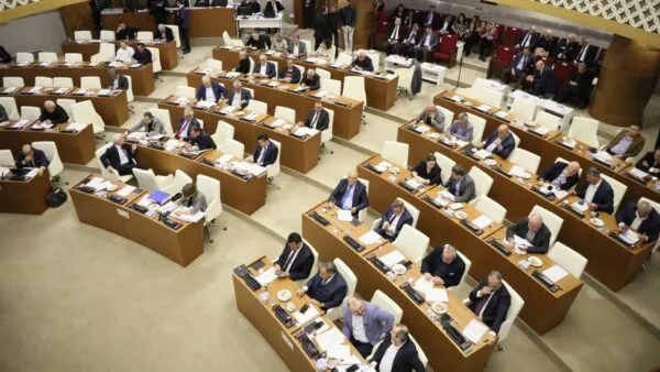 5 M MİGROS’UN 10 YILLIK KİRALAMA OYLAMASINA ‘YAZILI BİLGİLENDİRME’ ARASI
