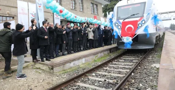 BURDUR TREN GARI’NA 15 YIL SONRA YOLCU SEFERİ GERÇEKLEŞTİRİLDİ