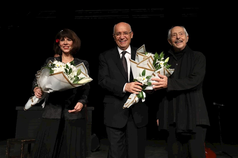 Mavi Gözlü Dev Nazım Hikmet, 122 Yaşında
