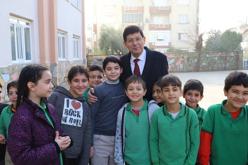Minik öğrencilerden Kürşat Başkan’a sevgi seli