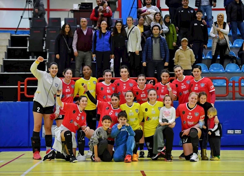 Mavi kelebekler zirveye demir attı