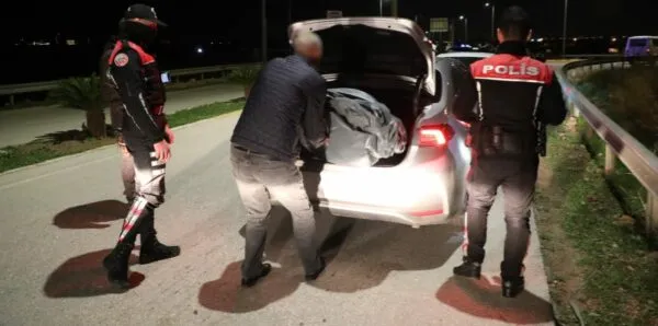 ANTALYA’DA TRAFİK VE GÜNÜBİRLİK KİRALANAN EV DENETİMLERİ SÜRÜYOR