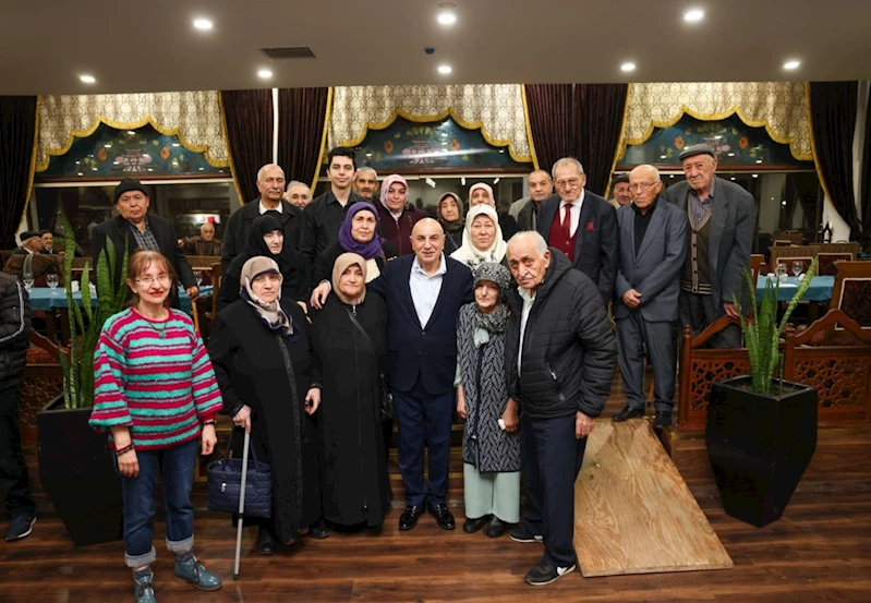Başkan Altınok huzurevi sakinlerinin yeni yılını tebrik etti