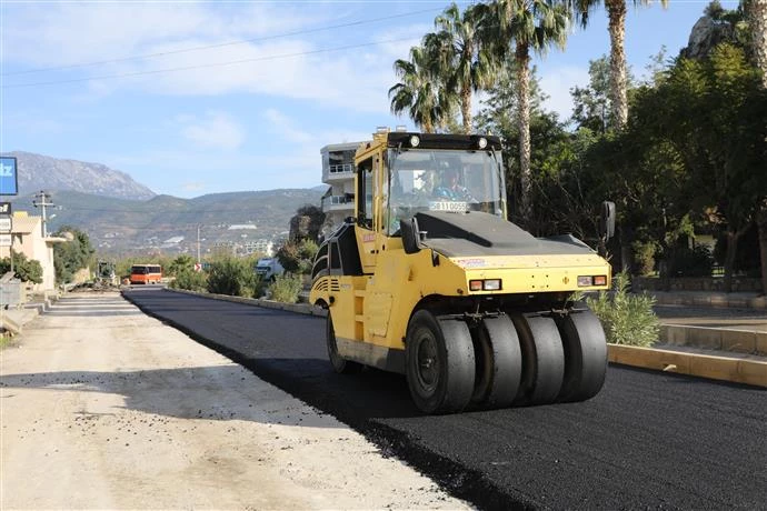 DOĞU MAHALLELERİNDE ASFALT ATAĞI DEVAM EDİYOR