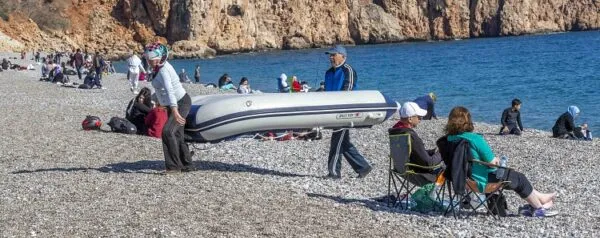 ANTALYA’DA DİĞER ŞEHİRLERİ KISKANDIRAN GÖRÜNTÜ.. ‘BİZE KIŞ GELMİYOR’