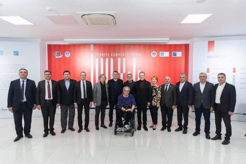 Başkan Seçer, ‘Türkiye Cumhuriyeti’nin 100. Yılı Resim Sergisi ve Ödül Töreni’ne Katıldı