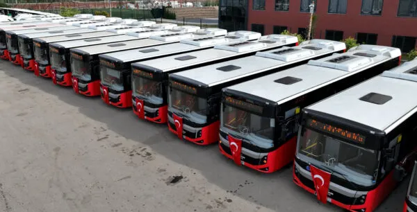 BÜYÜKŞEHİR TIKANMIŞ ANTALYA TRAFİĞİNE 20 YENİ OTOBÜS DAHA SOKTU
