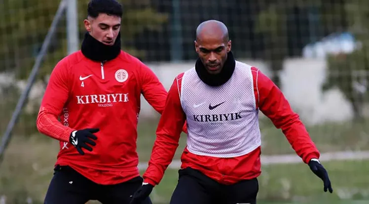 ANTALYASPOR ZORLU FENERBAHÇE MAÇININ HAZIRLIKLARINA BAŞLADI