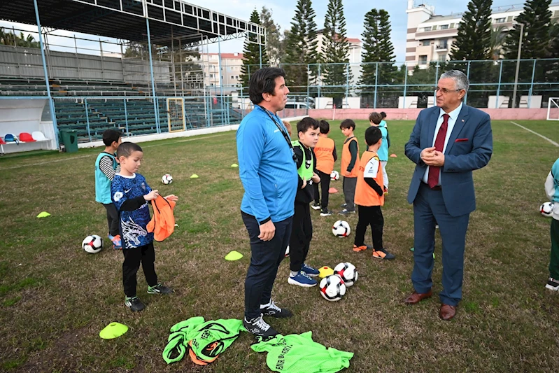 Başkan Topaloğlu, geleceğin futbolcularıyla bir araya geldi