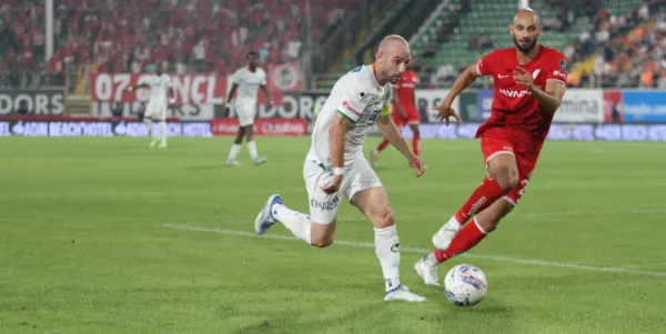 ANTALYA’DA DERBİ ZAMANI.. SERGEN YALÇIN İLK MAÇINA ÇIKIYOR