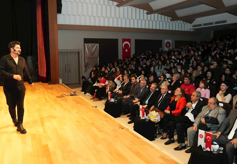 “Bir Türkü Tiyatrosu” Keçiören’de sahnelendi
