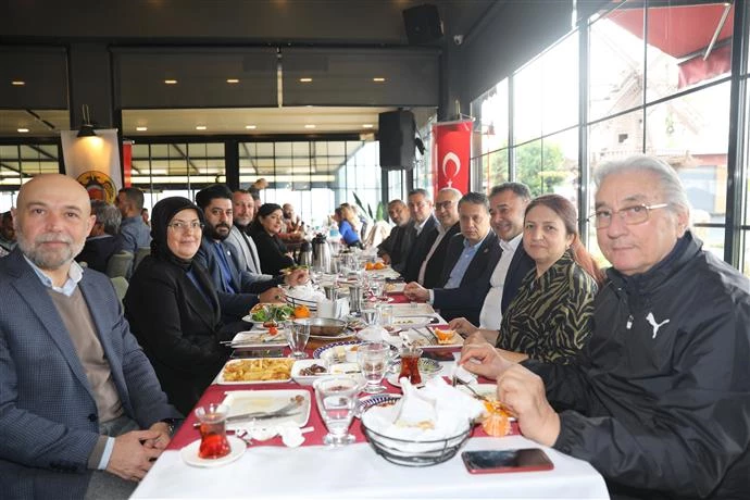 BAŞKAN YÜCEL ALANYA BASINI İLE BİR ARAYA GELDİ