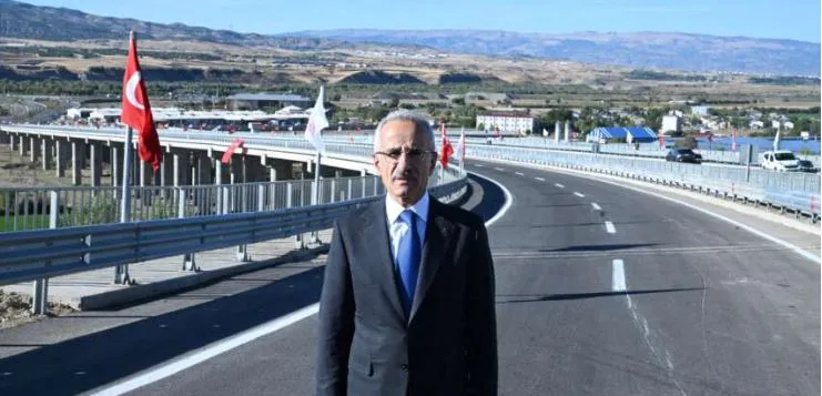 VE ANTALYA-ALANYA OTOYOLU İÇİN BUGÜN İMZALAR ATILIYOR