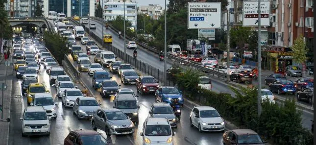 SORUNU ÇÖZER Mİ? SIKIŞIK ANTALYA TRAFİĞİNE 