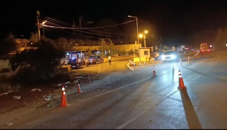 FRENİ PATLAYAN GÜBRE YÜKLÜ KAMYON UYGULAMA NOKTASINA DALDI
