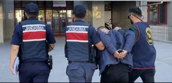 ANTALYA’DA AMBULANSA YOL VERMEYEN SÜRÜCÜ TUTUKLANDI