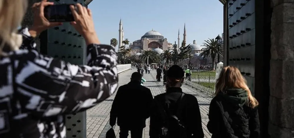 BAKAN ERSOY DUYURDU.. ‘YIL SONU ZİYARETÇİ HEDEFİ 61 MİLYON’