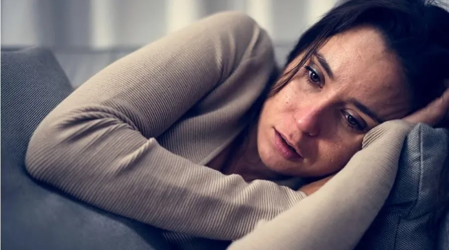 DEPRESYON KADINLARI ‘KALP’TEN VURUYOR.. VE KRONİK STRESE NEDEN OLUYOR