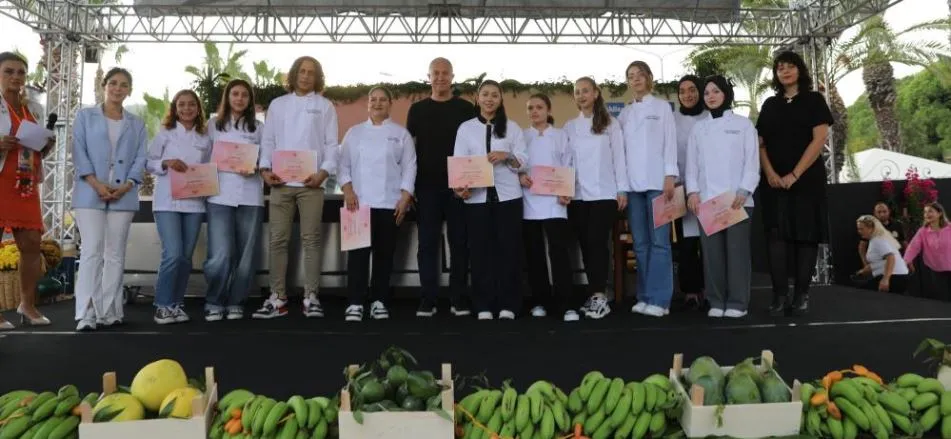 TROPİKAL MEYVE FESTİVALİ SONA ERDİ.. AVOKADO 760 GRAMLA BİRİNCİ OLDU