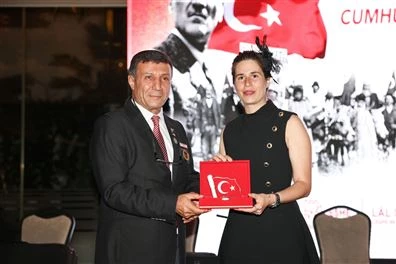 Cumhuriyet, 101 yıldır bizleri aydınlatmaya devam ediyor”