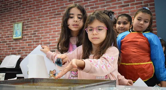 AKDENİZ ÜNİVERSİTESİ BÜNYESİNDEKİ ÇOCUK ÜNİVERSİTESİ ‘EBRU’YLA TANIŞTI