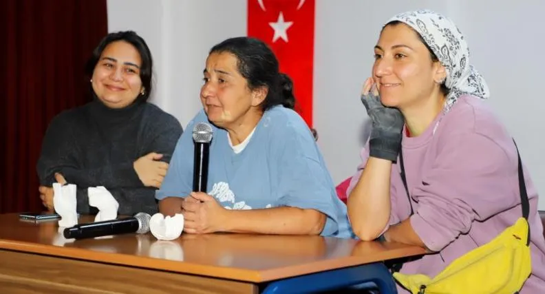 ALANYA’DA HEYKELTIRAŞLAR ÖĞRENCİLERLE SANAT KONUŞTU