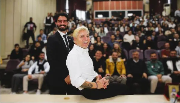 TURİZMCİ TOLGA CÖMERTOĞLU ÖĞRENCİLERE ‘BAŞARININ SIRRI’NI ANLATTI