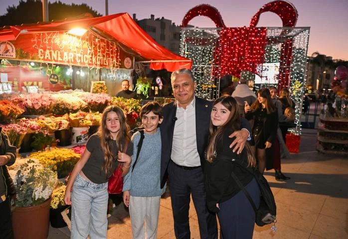 Başkan Uysal, Yeni Yıl Çarşısını ziyaret etti