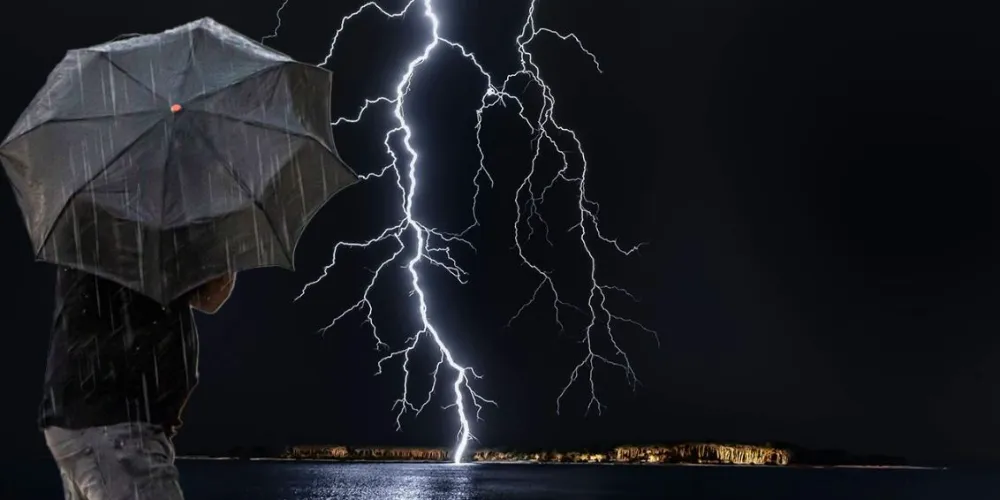 ANTALYA’DA HAVA BUGÜN GÖK GÜRÜLTÜLÜ SAĞANAK YAĞIŞLI GEÇECEK