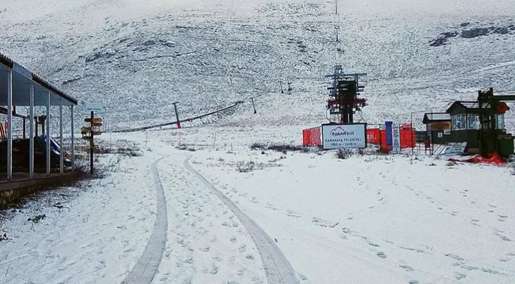 ANTALYA’NIN YÜKSEK KESİMLERİ BEYAZ ÖRTÜYLE KAPLANDI
