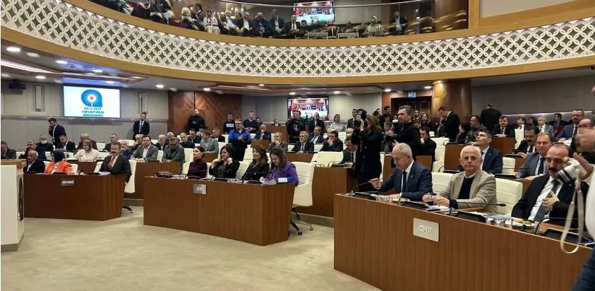 ANTALYA BÜYÜKŞEHİR MECLİSİ’NDE CHP İLE MHP ARASINDA ‘BOZKURT’ GERGİNLİĞİ