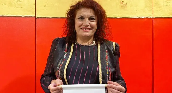 SANATÇI DR. MELEK GÜNBEY GÜLER HİNDİSTAN