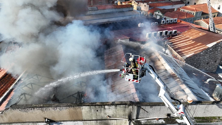 İzmir İtfaiyesinden yangına 6 dakikada müdahale