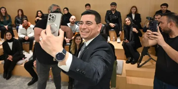 GENÇLER TEKNOFEST İSTEDİ.. TÜTÜNCÜ BAKAN KACIR’I ARADI ‘SÖZ’ ALDI