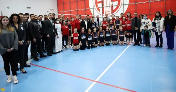 LÖSEMİ HASTASI ALEYNA’NIN HAYALİNİ ANTALYASPOR GERÇEKLEŞTİRDİ