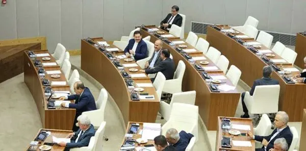 ANTALYA BÜYÜKŞEHİR MECLİS TOPLANTISINDA HALİL ÖZTÜRK TEK BAŞINA KALDI