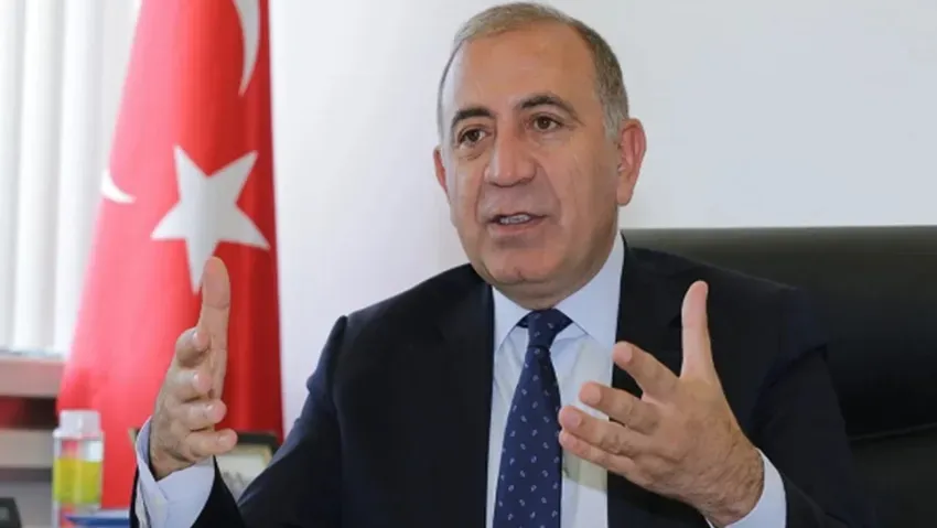 CHP’DE 3 İSTİFA BİRDEN.. GÜRSEL TEKİN VE İKİ BAŞKAN PARTİDEN AYRILDI
