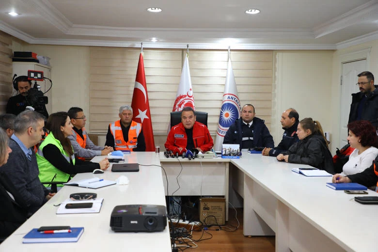 Başkan Böcek “1450 personel ve 290 araçla sahadayız”