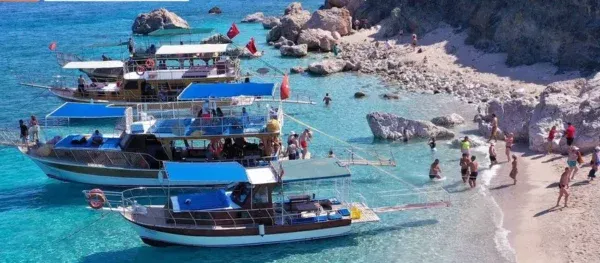 ADRASAN’DA İSKELE TARTIŞMASI.. ‘ÇÖZÜM DEV İSKELE DEĞİL DAHA AZ TEKNE’