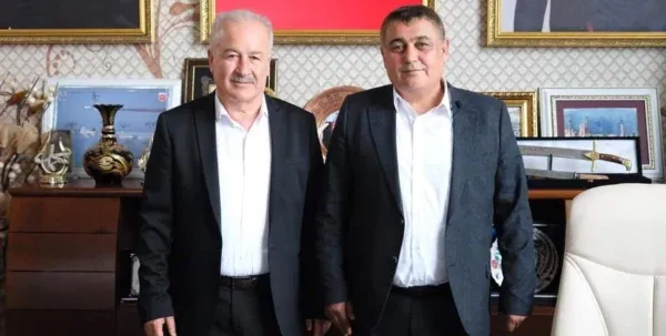 BU FOTOĞRAF ÇOK KONUŞULUR.. ŞAHİN’İN ZİYARETİ KAFALARI KARIŞTIRDI