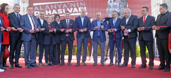 CUMHUR İTTİFAKI’NDAN ALANYA’DA GÖVDE GÖSTERİSİ.. ‘HİZMETİN DAHASI VAR’