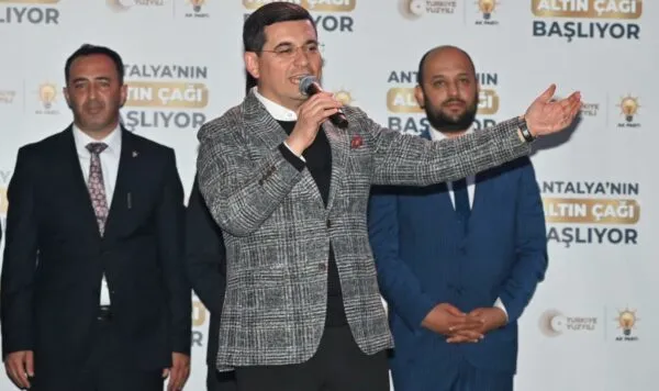 TÜTÜNCÜ FİNİKE’DE KONUŞTU..  ‘ANTALYA BİLİR, BELEDİYECİLİK BİZİM İŞİMİZ’
