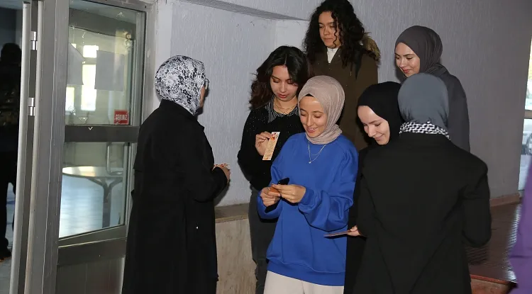 TIP FAKÜLTESİ ÖĞRENCİLERİNDEN ÖRNEK DAVRANIŞ