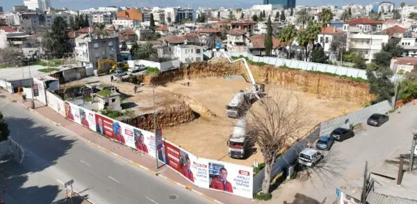 5 YIL SONRA AKILLARINA GELDİ.. VE BALBEY’E İLK BETON DÖKÜLDÜ 
