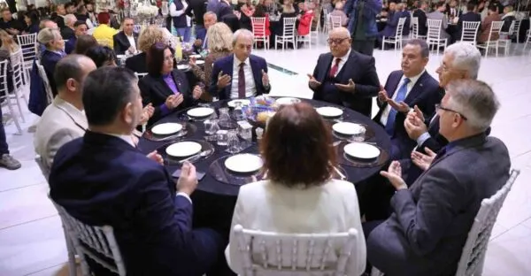 CHP’Lİ BÖCEK KONYALILARLA BULUŞTU.. ‘HERKESİN OYUNA TALİBİM’