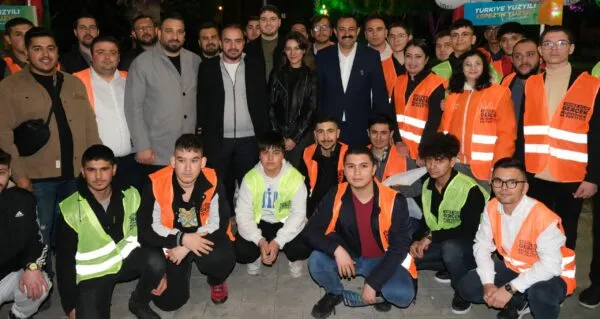 RIZA SÜMER ÖĞRENCİLERİ DİNLEDİ
