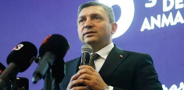 DEPREMİN YIL DÖNÜMÜNDE VALİ ŞAHİN YAŞADIKLARINI ANLATIRKEN ZORLANDI